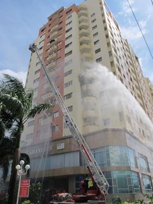 Tăng cường công tác thường trực sẵn sàng chữa cháy và tổ chức thoát nạn tại các nhà cao tầng trên địa bàn quận 4, quận 7